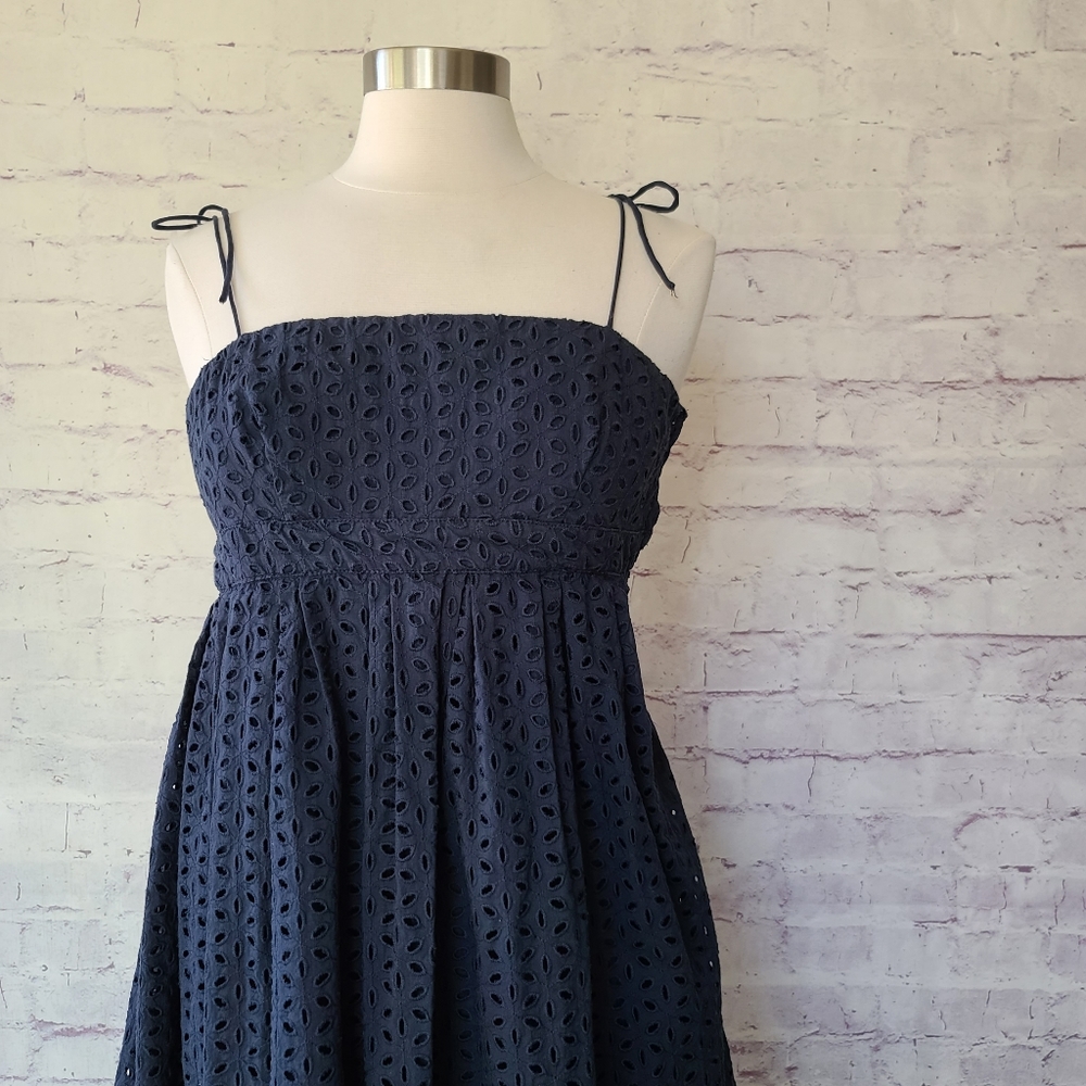GAP Navy Embroidered Cotton Eyelet A-Line Dress Size 6 - Picture 2 of 9